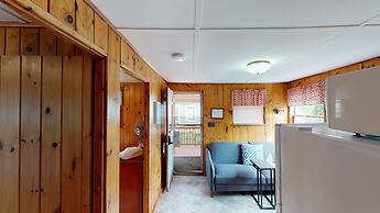 Lakeview House & Cottages