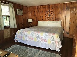 Lakeview House & Cottages