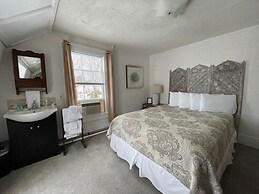 Lakeview House & Cottages