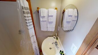 Lakeview House & Cottages