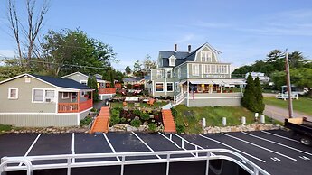 Lakeview House & Cottages