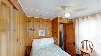 Lakeview House & Cottages