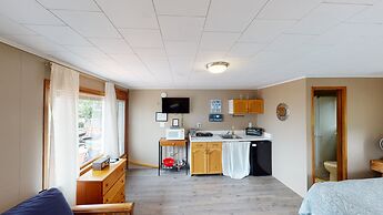 Lakeview House & Cottages