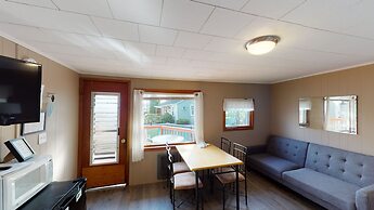 Lakeview House & Cottages