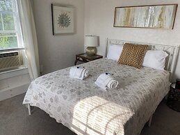Lakeview House & Cottages