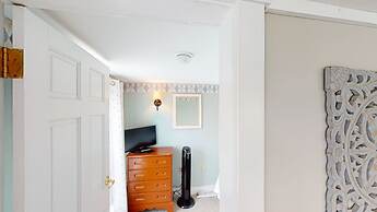 Lakeview House & Cottages