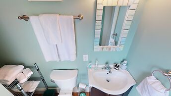 Lakeview House & Cottages