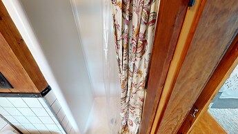 Lakeview House & Cottages