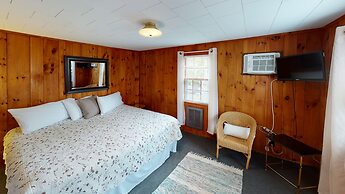 Lakeview House & Cottages