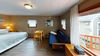 Lakeview House & Cottages