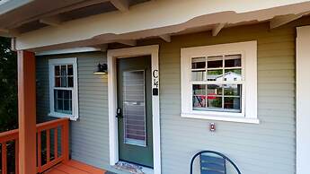 Lakeview House & Cottages