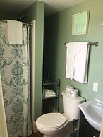 Lakeview House & Cottages