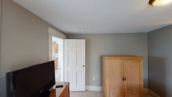 Lakeview House & Cottages