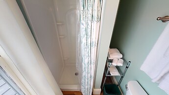 Lakeview House & Cottages