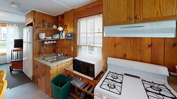 Lakeview House & Cottages