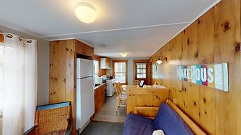 Lakeview House & Cottages