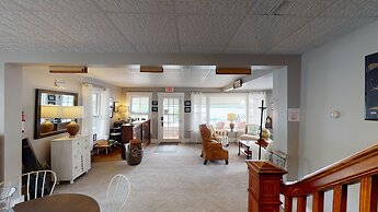 Lakeview House & Cottages