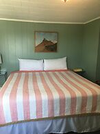 Lakeview House & Cottages