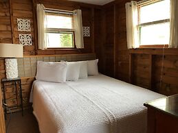 Lakeview House & Cottages