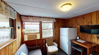 Lakeview House & Cottages