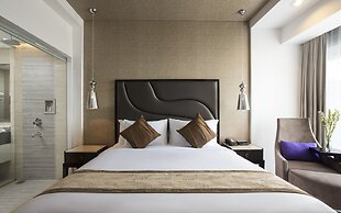 Aston Bellevue Radio Dalam