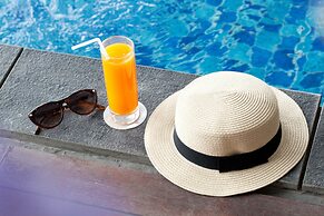 Aston Bellevue Radio Dalam