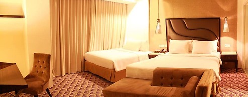 Aston Bellevue Radio Dalam