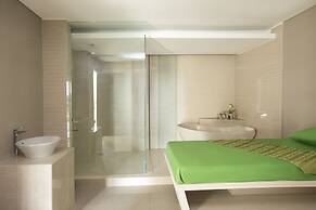 Aston Bellevue Radio Dalam