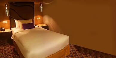 Aston Bellevue Radio Dalam