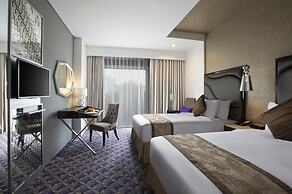 Aston Bellevue Radio Dalam