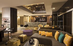 Aston Bellevue Radio Dalam