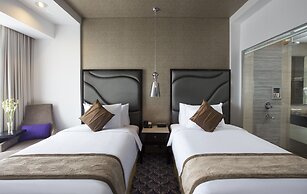 Aston Bellevue Radio Dalam