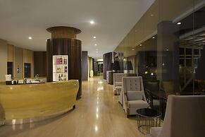 Aston Bellevue Radio Dalam