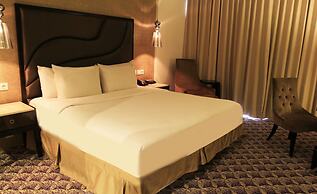 Aston Bellevue Radio Dalam