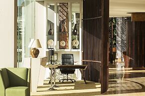 Aston Bellevue Radio Dalam