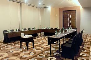 Aston Bellevue Radio Dalam