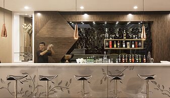 Aston Bellevue Radio Dalam