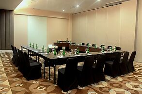 Aston Bellevue Radio Dalam