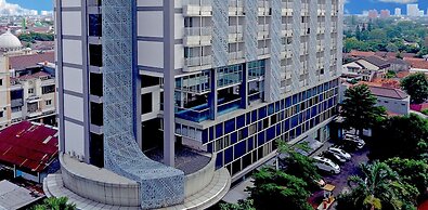 Aston Bellevue Radio Dalam