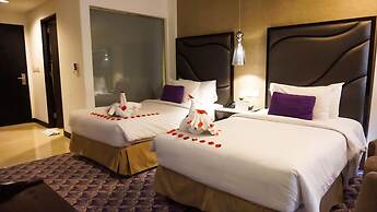 Aston Bellevue Radio Dalam