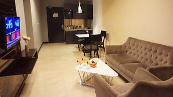 Aston Bellevue Radio Dalam