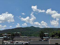 Country Inn & Suites by Radisson, Gatlinburg, TN