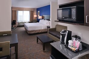 Holiday Inn Express & Suites Bakersfield Airport by IHG