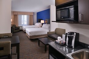 Holiday Inn Express & Suites Bakersfield Airport by IHG