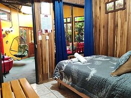 Cabinas El Pueblo - Hostel