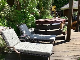 The Tuwanek Hotel and Spa