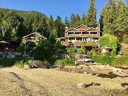 The Tuwanek Hotel and Spa