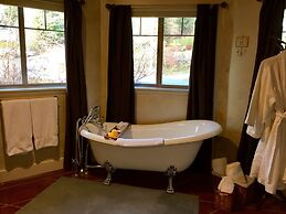 The Tuwanek Hotel and Spa