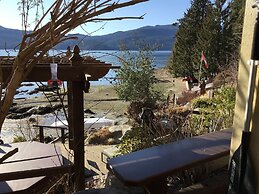 The Tuwanek Hotel and Spa