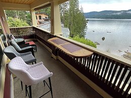 The Tuwanek Hotel and Spa